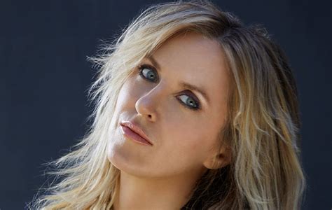 Liz Phair Cancels Summer Tour With Alanis Morissette And Garbage