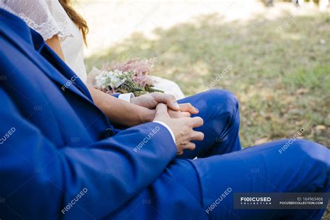 Wedding Couple Holding Hands — Decorated Marriage Stock Photo