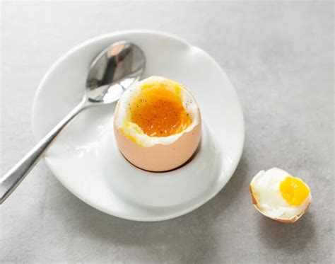 Along with poaching eggs, cooking hard and soft boiled eggs to perfection also takes some skill and patience. How to Make Perfect Soft-boiled Eggs - The Petite Cook