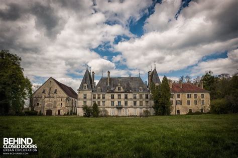 Abandoned house in the savanna. Château Stromae - Castle 65, Abandoned House, France ...