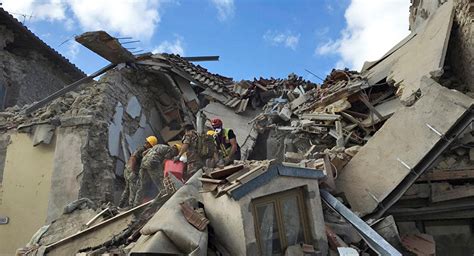 El prolongado sismo en arequipa ha causado serios daños materiales y humanos. Terremoto de hoy en Italia se compara por intensidad con ...