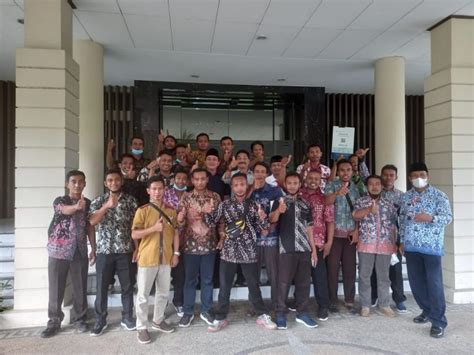 Di Rembang Penjaga Sekolah Demo Tuntut Formasi PPPK