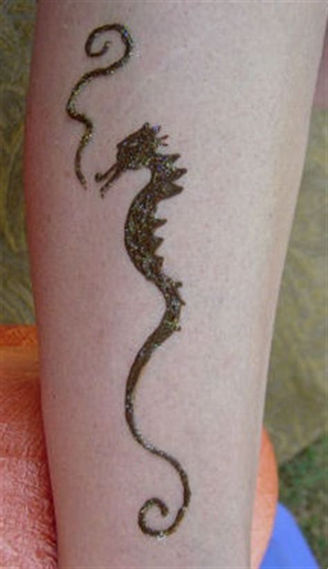 Most indian women chose henna flower designs to achieve a feminine and delicate look. 15 best Henna for boys images on Pinterest