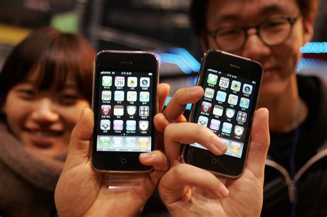 Remember The Apple Iphone 3gs The Retro Smartphone Is Making A Comeback