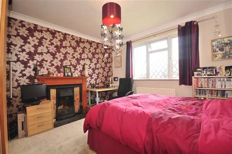 Beige Red Bedroom Design Ideas Photos And Inspiration Rightmove Home Ideas