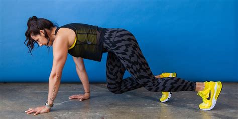 Bear Crawl Exercise How To Do The Core Move So You Could Fire Up Every Part Of Your Abs Self