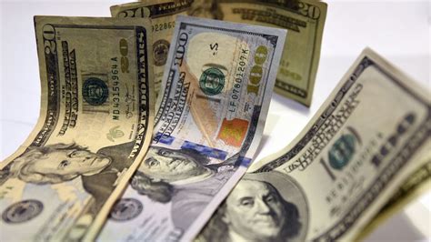 El dólar blue llegó a cotizar más bajo que el solidario. Dólar: baja el blue tras el arranque volátil de la semana ...