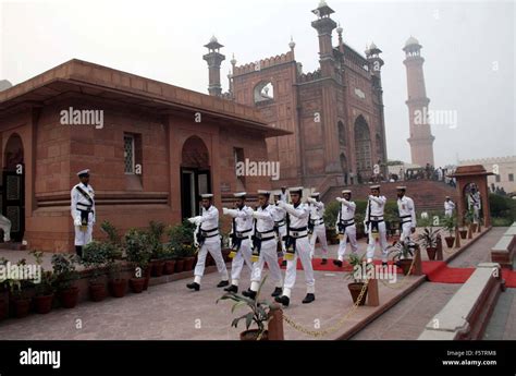 Pakistan Navy Officials Paid Glowing Tributes To The Mausoleum Of Great
