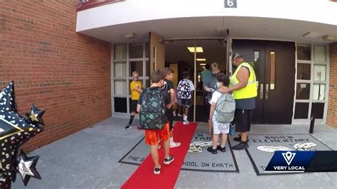 Bowen Elementary Rolls Out Red Carpet For First Day Of School Youtube