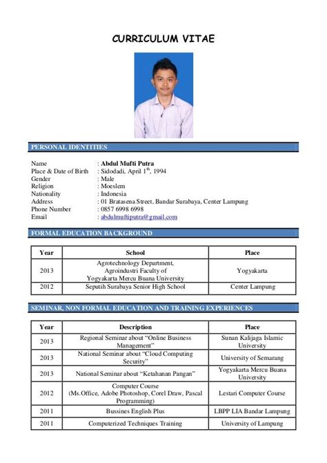 Contoh cv curriculum vitae (resume) untuk lamaran kerja atau profesional, menggunakan bahasa indonesia dengan desain yang menarik . Pin on Bahasa
