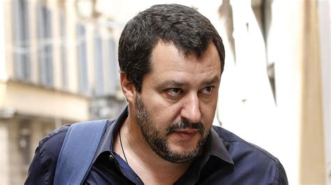 Segui matteo salvini su facebook! Populist Matteo Salvini puts himself in picture to become Italian PM