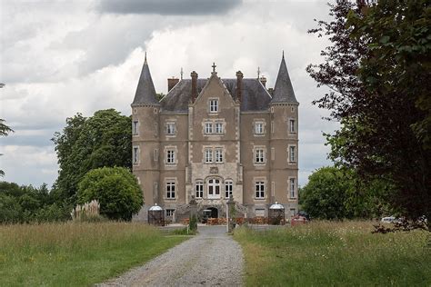 Series following a british family through the process of buying and restoring a french chateau that has been empty for the past four decades. Escape to the Chateau - Wikipedia