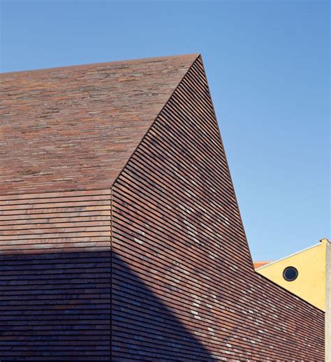 Bricks From Top To Bottom Stylepark Brick Architecture Brick Roof