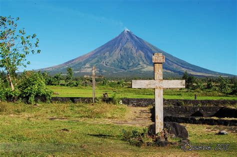 The Majestic Mayon Volcano Albay Philippines The Poor Traveler Blog