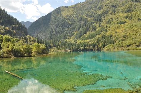 Jiuzhaigou Crystal Clear Water And Stunning Mountain Views