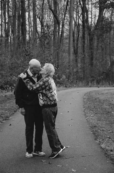 Romantic Elderly Couple Stealing A Kiss In Prospect Hill Park Old Couple Photography Old