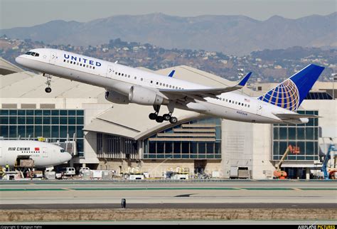 N502ua United Airlines Boeing 757 200 At Los Angeles Intl Photo Id