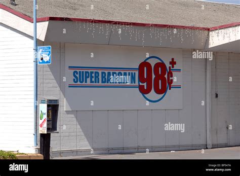 99 Cent Store Hi Res Stock Photography And Images Alamy