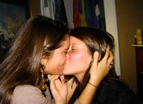Girls Kissing At New Year Parties Pics