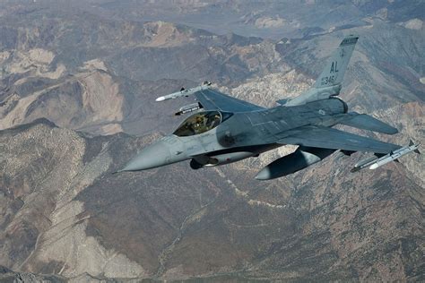 First F 16s Arrive In Iraq Under Us Contract