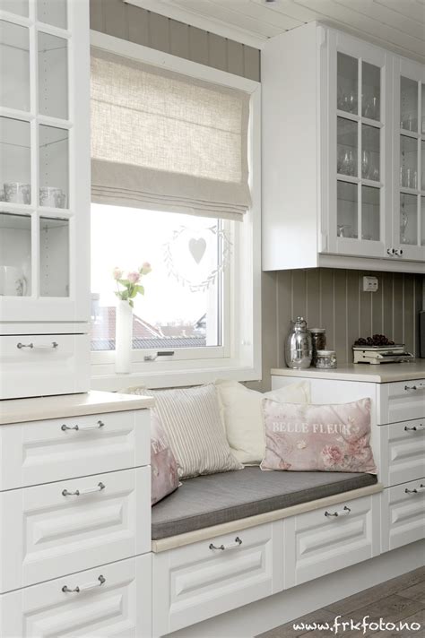 Then install support runners every 12″ or so. Window Seats and Nooks on Pinterest | Window Seats ...