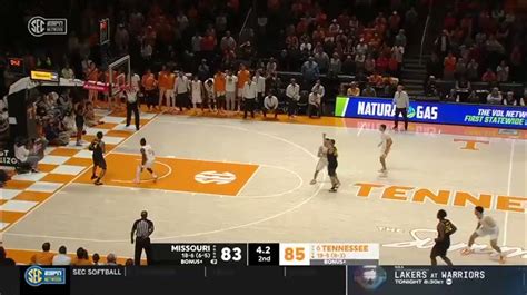 Under The Arch Sports On Twitter Deandre Gholston With A Buzzer Beater To Beat No 6 Tennessee
