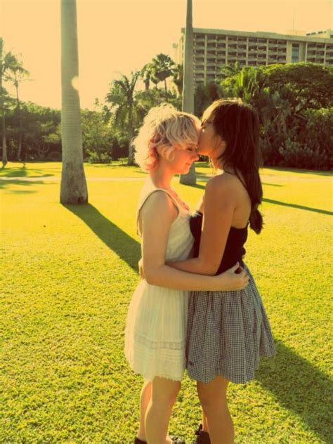 Amor Lesbiano P Blico O Al Aire Libre Fotos Er Ticas Y Porno