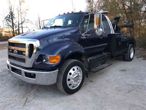 Unit's 48″ tunnel box offers double doors for easy access to equipment you use every day. Ford F650 (2012) : Wreckers