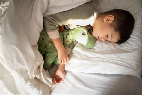 ab wann sollten kinder alleine schlafen Überblick