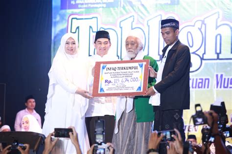 Sholeh was first known as the champion in the speech and national lecture contest at istiqlal mosque in 2000. Ustad Somad Datangi Bupati Pandeglang Ada Apa Yah ...