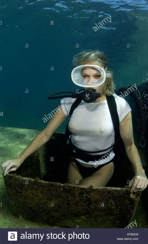 Scuba Divers Scuba Diving Woman Scuba Oval Round Masks Dive Masks Oval