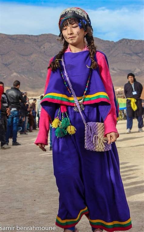 Très documenté, détaillé et précis, de quoi contenter un mélomane curieux qui cherche à mieux connaître la musique traditionnelle arménienne. Chaouia | Tenue traditionnelle algérienne, Tenue ...