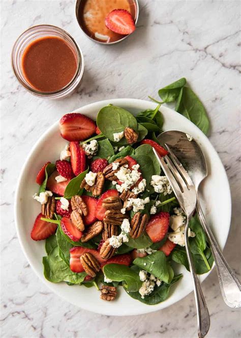 And it only takes 10 minutes to make! Strawberry Spinach Salad with Strawberry Balsamic Dressing ...