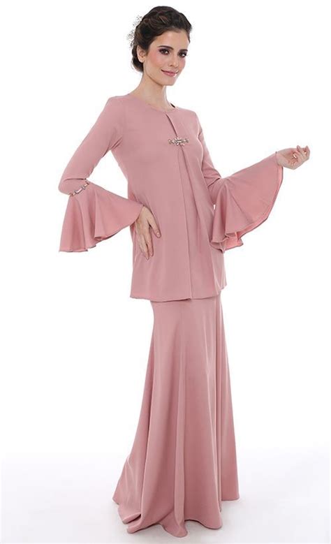 2.3k likes · 5 talking about this. Khayalan Cinta Modern Kurung in Dusty Pink | FashionValet ...
