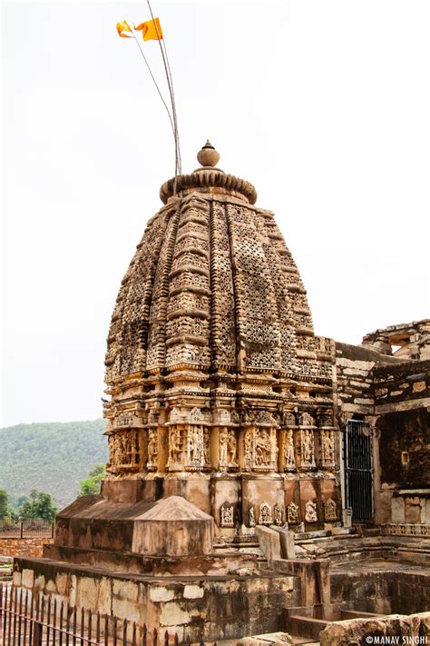 Manav Singhi Neelkanth Mahadev And Naugaja Temple Of Santinatha