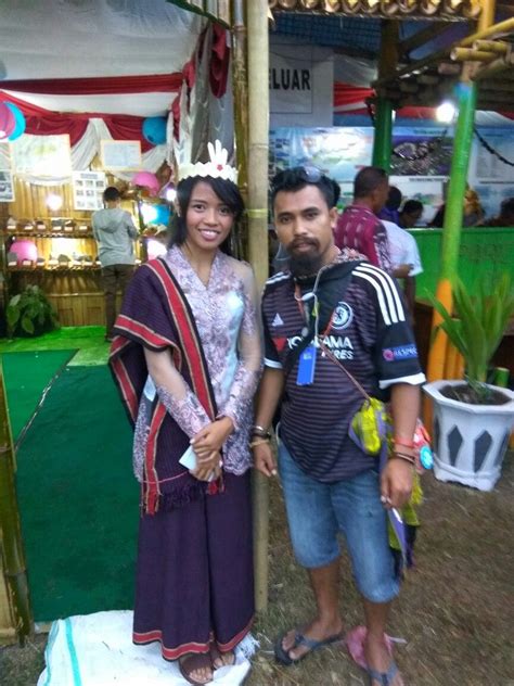 Jauh banget ini yaaa haha. Pakaian Adat Alor - Baju Adat Tradisional