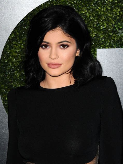 Kylie Jenner Braless 7 Photos The Sexy Picture