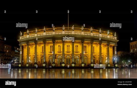 Bordeaux Columns Hi Res Stock Photography And Images Alamy