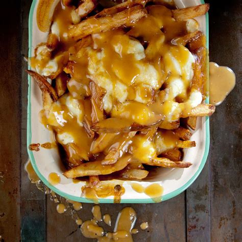 Poutine French Fries With Gravy And Cheese Curds Avec Images