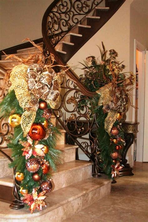 25 Ideas For Christmas Staircase Decorations