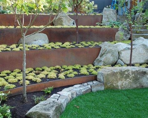 Garten treppenstufen sind leicht zu montieren. hanggarten lage ebenen metall absicherung bodendecker ...