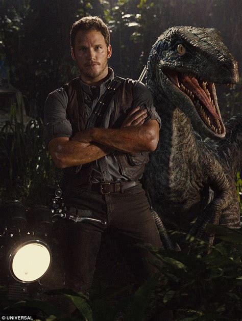 Chris Pratt Gets Cozy With A Velociraptor In Photo From Jurassic World Daily Mail Online