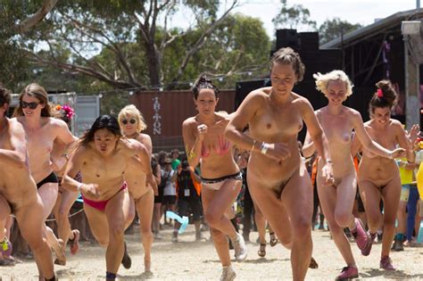 Nude Girls Racing In Public At The Meredith Music Festival In Australia Porn Pic