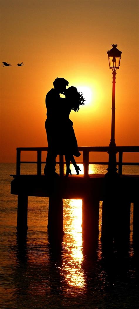 Couple 4K Wallpaper, Romantic kiss, Sunset, Silhouette, Together ...