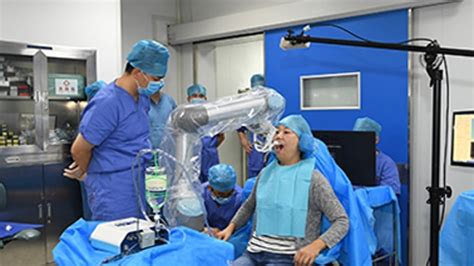 Chinese Robot Dentist Is First To Fit Implants In Patients Mouth