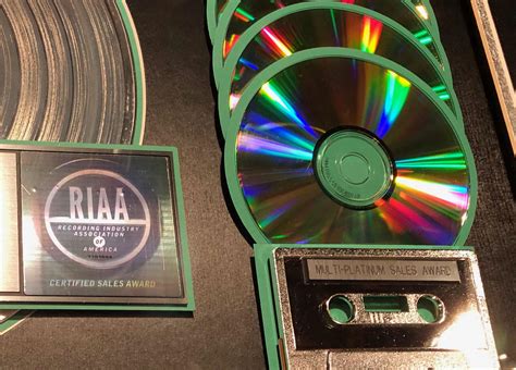 Dr Dres 2001 Honored With An Riaa Bar Hologram For 6x Platinum