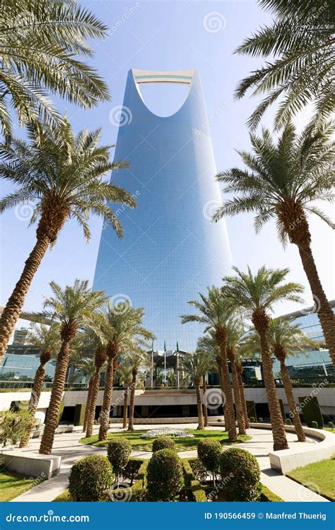 Kingdom Tower In Riyadh Saudi Arabia Kingdom Tower Is A Business And