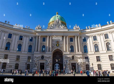 Hofburg El Palacio Imperial De La Dinastía De Los Habsburgo En Viena
