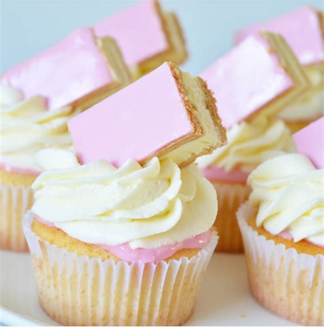 The dessert is usually prepared in a rectangular shape. Ellouisa: Tompouce cupcakes