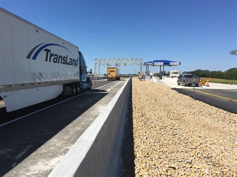 Kansas Turnpike’s 1st high-speed toll lane opens between KC, Lawrence